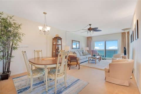 Condo in Lauderdale-by-the-Sea, Florida, 2 bedrooms  № 1738499 - photo 11