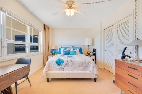 Condo in Lauderdale-by-the-Sea, Florida, 2 bedrooms  № 1738499 - photo 17