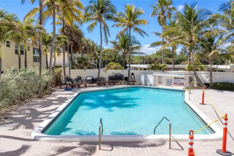 Condo in Lauderdale-by-the-Sea, Florida, 2 bedrooms  № 1738499 - photo 21