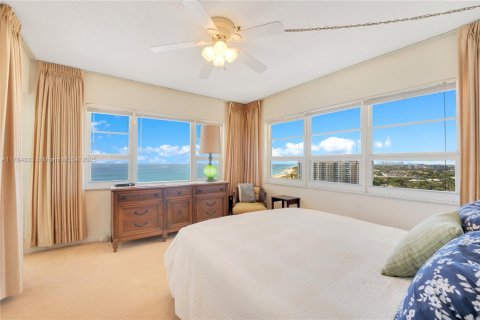 Condo in Lauderdale-by-the-Sea, Florida, 2 bedrooms  № 1738499 - photo 16