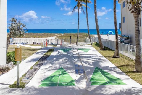 Condo in Lauderdale-by-the-Sea, Florida, 2 bedrooms  № 1738499 - photo 22