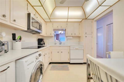 Condo in Lauderdale-by-the-Sea, Florida, 2 bedrooms  № 1738499 - photo 13