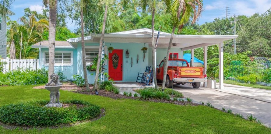 House in Tampa, Florida 3 bedrooms, 121.24 sq.m. № 1811028