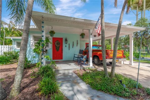 House in Tampa, Florida 3 bedrooms, 121.24 sq.m. № 1811028 - photo 2