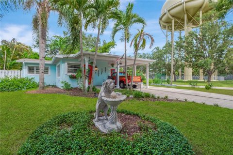 House in Tampa, Florida 3 bedrooms, 121.24 sq.m. № 1811028 - photo 3