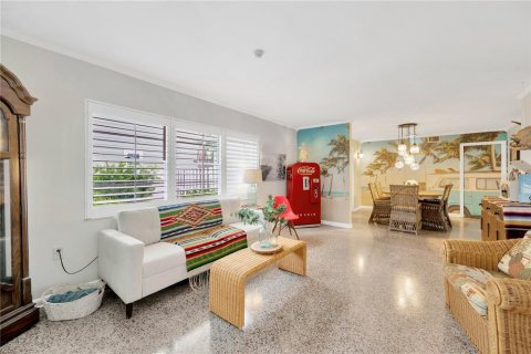 House in Tampa, Florida 3 bedrooms, 121.24 sq.m. № 1811028 - photo 9