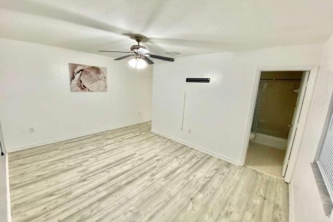 Villa ou maison à louer à Miami, Floride: 4 chambres, 154.22 m2 № 2263963 - photo 3