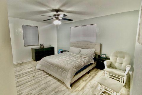 Villa ou maison à louer à Miami, Floride: 4 chambres, 154.22 m2 № 2263963 - photo 11