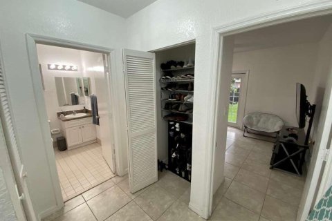 Villa ou maison à louer à Miami, Floride: 4 chambres, 154.22 m2 № 2263963 - photo 6