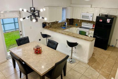 Villa ou maison à louer à Miami, Floride: 4 chambres, 154.22 m2 № 2263963 - photo 5