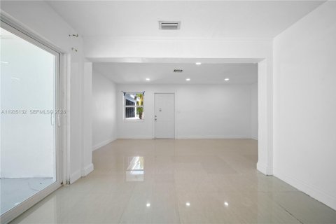 Купить виллу или дом в Мирамар, Флорида 4 спальни, 139.63м2, № 1995272 - фото 12