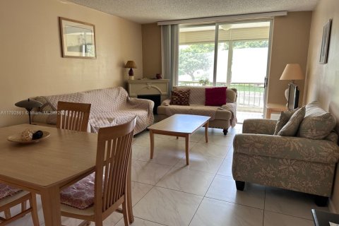 Condo in Tamarac, Florida, 1 bedroom  № 1699598 - photo 6