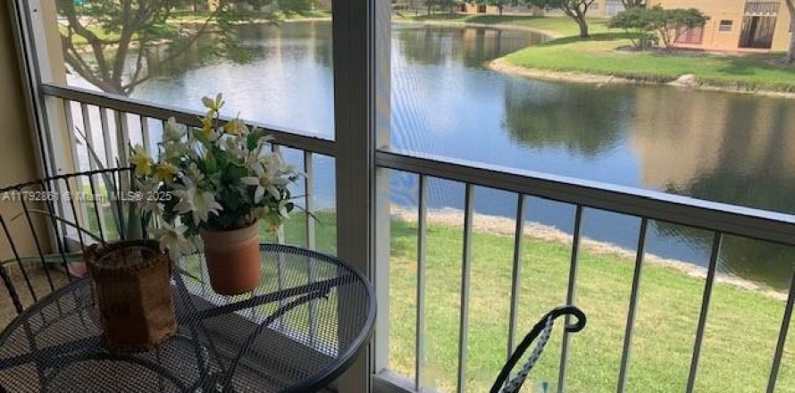 Condo in Tamarac, Florida, 1 bedroom  № 1699598