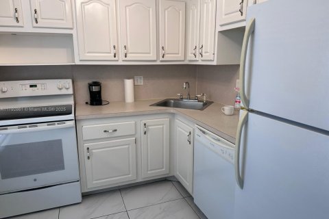 Condo in Tamarac, Florida, 1 bedroom  № 1699598 - photo 4