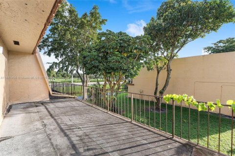 Touwnhouse à vendre à Tamarac, Floride: 3 chambres, 167.22 m2 № 1977313 - photo 7