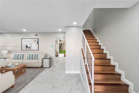 Touwnhouse à vendre à Tamarac, Floride: 3 chambres, 167.22 m2 № 1977313 - photo 2