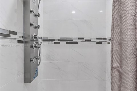 Touwnhouse à vendre à Tamarac, Floride: 3 chambres, 167.22 m2 № 1977313 - photo 10