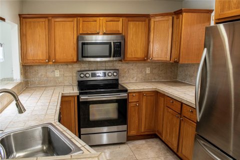 Condo in Margate, Florida, 2 bedrooms  № 1758901 - photo 9