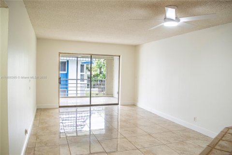 Condo in Margate, Florida, 2 bedrooms  № 1758901 - photo 2