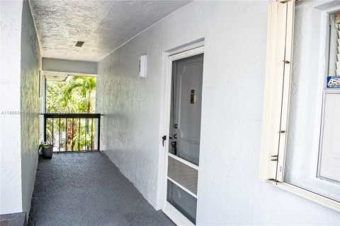 Condo in Margate, Florida, 2 bedrooms  № 1758901 - photo 21