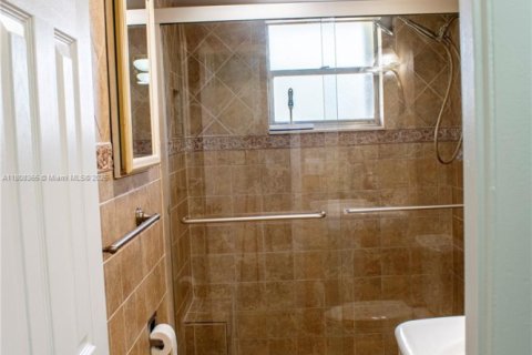 Condo in Margate, Florida, 2 bedrooms  № 1758901 - photo 12