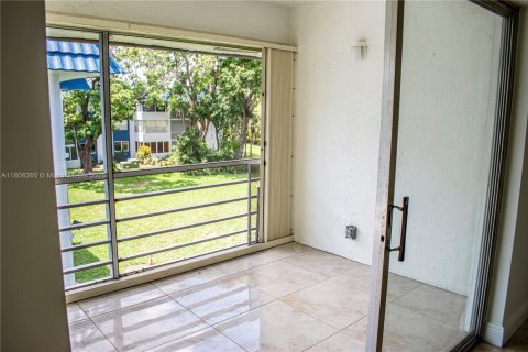 Condo in Margate, Florida, 2 bedrooms  № 1758901 - photo 4