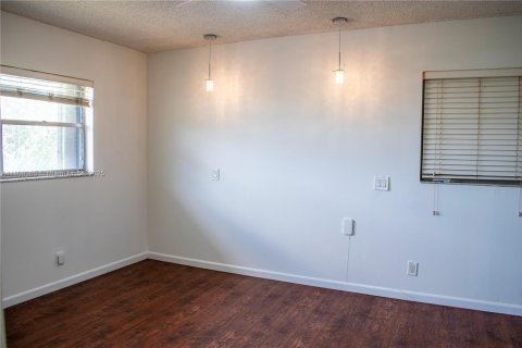 Condo in Margate, Florida, 2 bedrooms  № 1758901 - photo 13