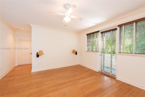 Townhouse in Coral Gables, Florida 3 bedrooms, 186.73 sq.m. № 2019799 - photo 14