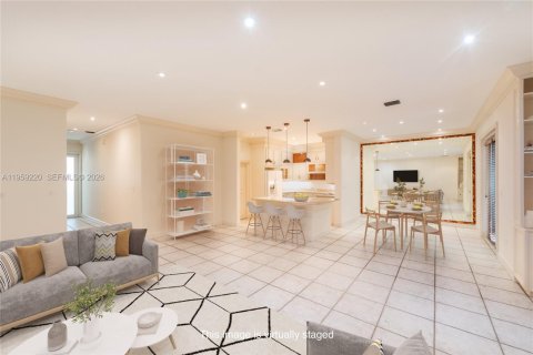 Townhouse in Coral Gables, Florida 3 bedrooms, 186.73 sq.m. № 2019799 - photo 8