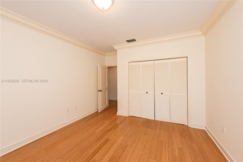 Townhouse in Coral Gables, Florida 3 bedrooms, 186.73 sq.m. № 2019799 - photo 24