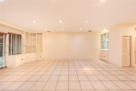 Townhouse in Coral Gables, Florida 3 bedrooms, 186.73 sq.m. № 2019799 - photo 9