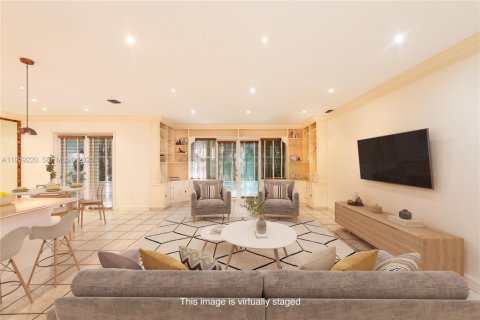 Townhouse in Coral Gables, Florida 3 bedrooms, 186.73 sq.m. № 2019799 - photo 5