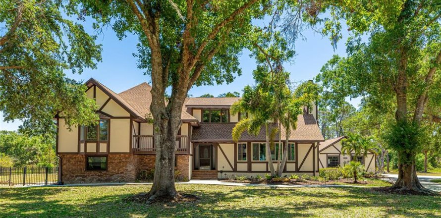 House in Venice, Florida 6 bedrooms, 445.19 sq.m. № 1651247