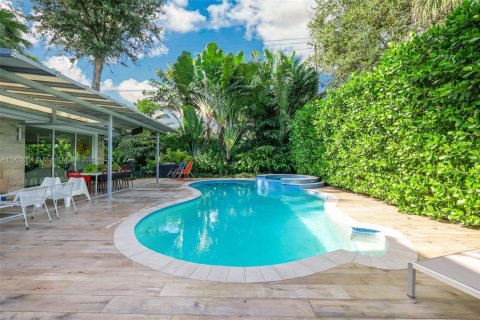 House in Miami, Florida 4 bedrooms, 345.41 sq.m. № 1976092 - photo 21