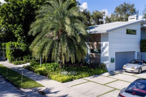 House in Miami, Florida 4 bedrooms, 345.41 sq.m. № 1976092 - photo 3