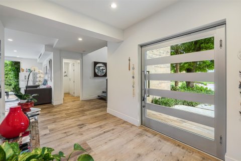 House in Miami, Florida 4 bedrooms, 345.41 sq.m. № 1976092 - photo 6