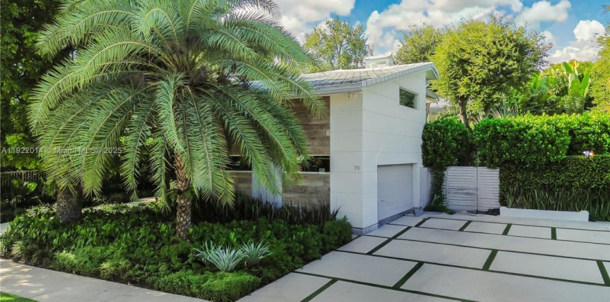 House in Miami, Florida 4 bedrooms, 345.41 sq.m. № 1976092