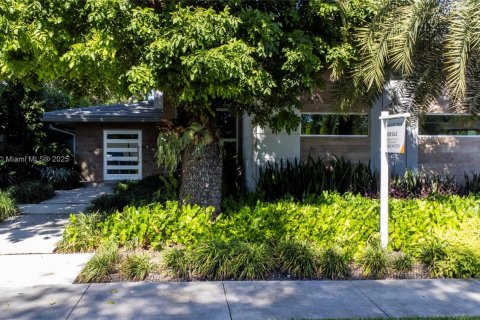 House in Miami, Florida 4 bedrooms, 345.41 sq.m. № 1976092 - photo 2