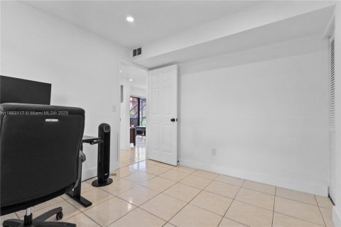 Copropriété à louer à Hialeah, Floride: 3 chambres, 91.04 m2 № 1929573 - photo 24
