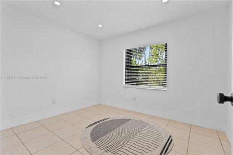 Copropriété à louer à Hialeah, Floride: 3 chambres, 91.04 m2 № 1929573 - photo 25