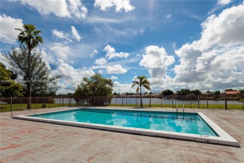 Copropriété à louer à Hialeah, Floride: 3 chambres, 91.04 m2 № 1929573 - photo 8