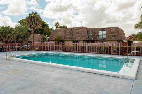 Copropriété à louer à Hialeah, Floride: 3 chambres, 91.04 m2 № 1929573 - photo 7