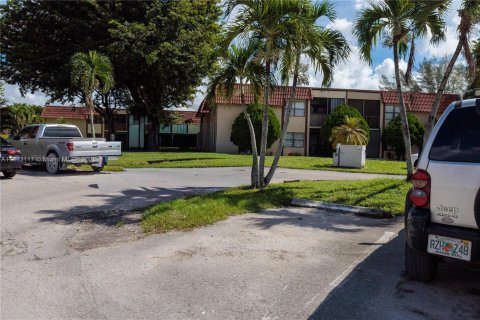 Copropriété à louer à Hialeah, Floride: 3 chambres, 91.04 m2 № 1929573 - photo 30