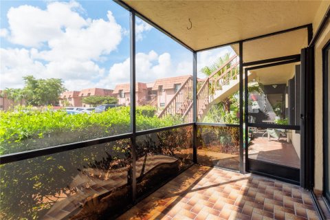 Copropriété à louer à Hialeah, Floride: 3 chambres, 91.04 m2 № 1929573 - photo 6