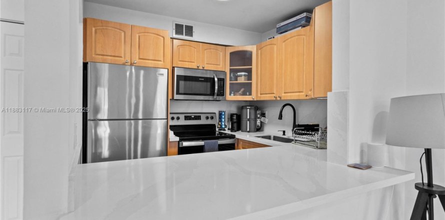 Condo à Hialeah, Floride, 3 chambres  № 1929573