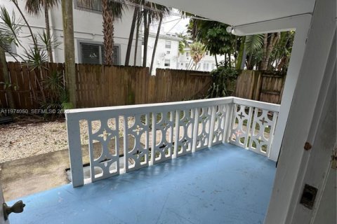 Condo in Bay Harbor Islands, Florida, 1 bedroom № 2033632 - photo 19
