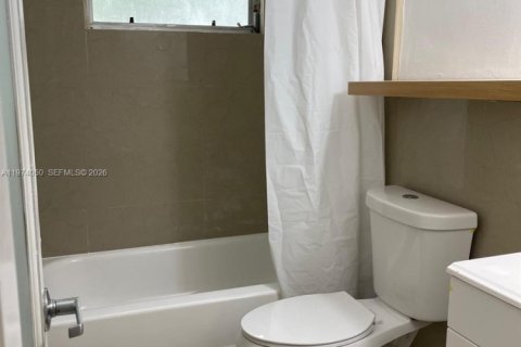 Condo in Bay Harbor Islands, Florida, 1 bedroom № 2033632 - photo 14