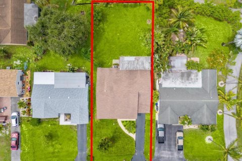 House in Lake Worth, Florida 3 bedrooms, 150.32 sq.m. № 1231223 - photo 1