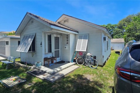 House in Hollywood, Florida 2 bedrooms, 72.19 sq.m. № 1964209 - photo 3