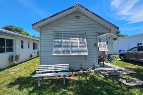 House in Hollywood, Florida 2 bedrooms, 72.19 sq.m. № 1964209 - photo 1